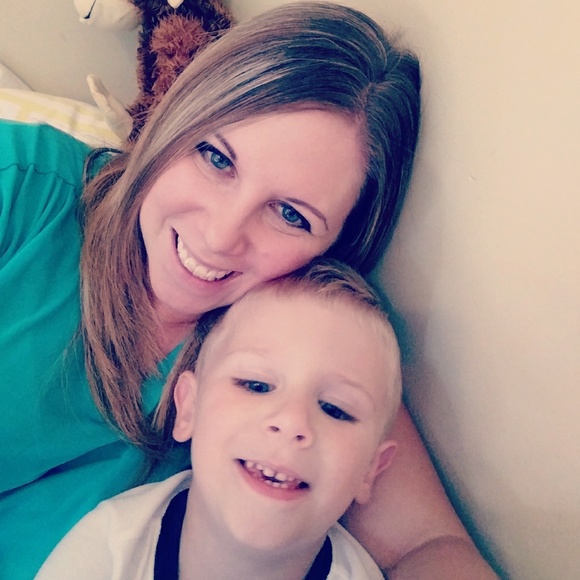 Meet your Posher, Lauren - Picture 3 of 3